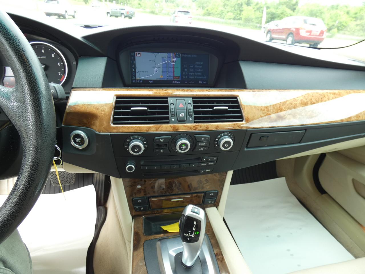 BMW 5-Series 528xi 2009