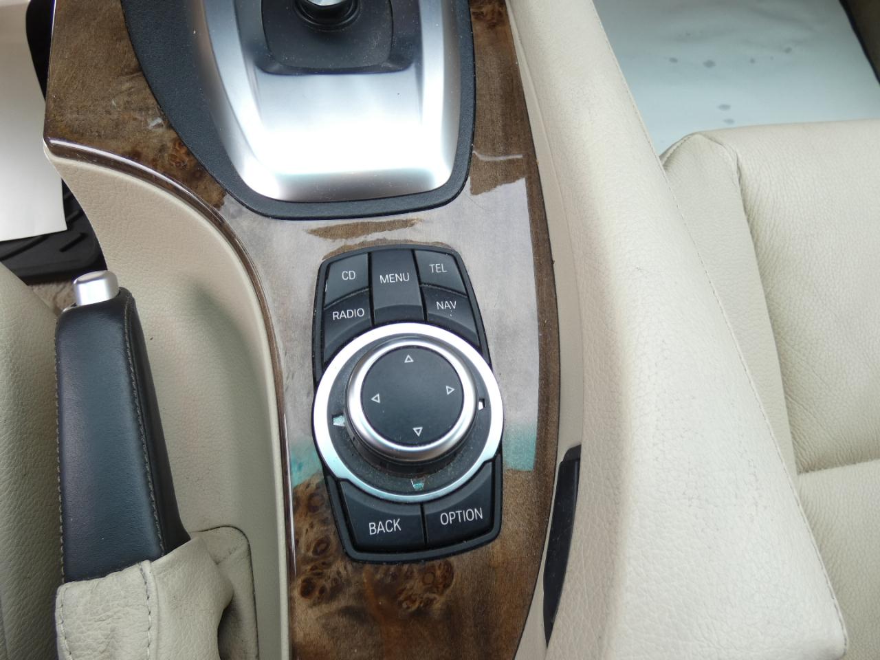 BMW 5-Series 528xi 2009