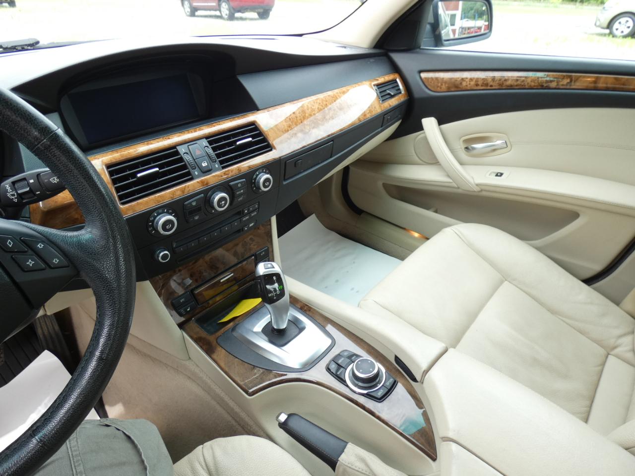 BMW 5-Series 528xi 2009