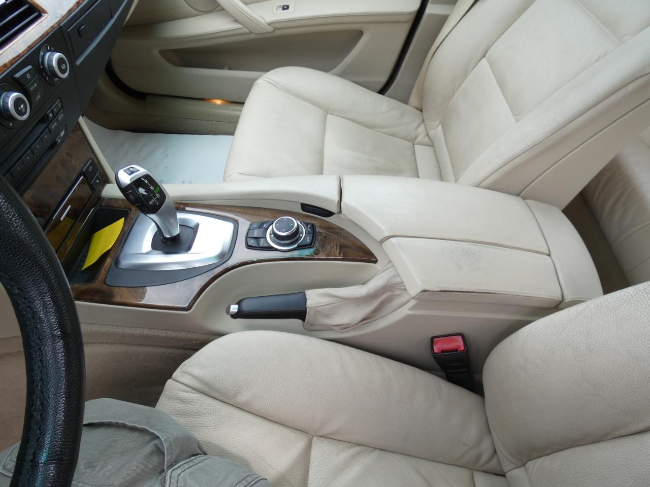 BMW 5-Series 528xi 2009