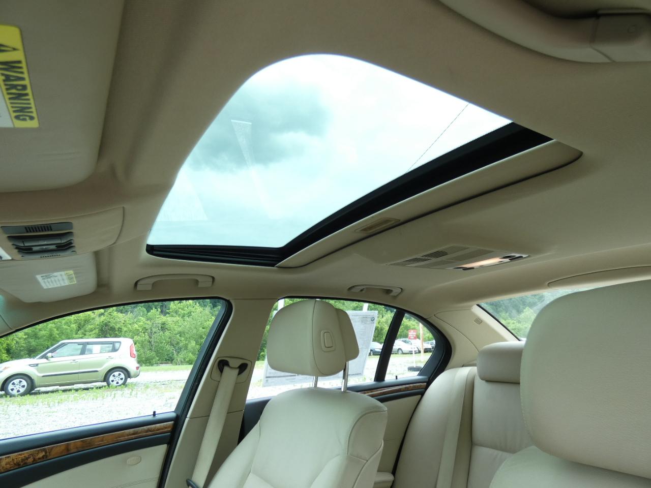 BMW 5-Series 528xi 2009