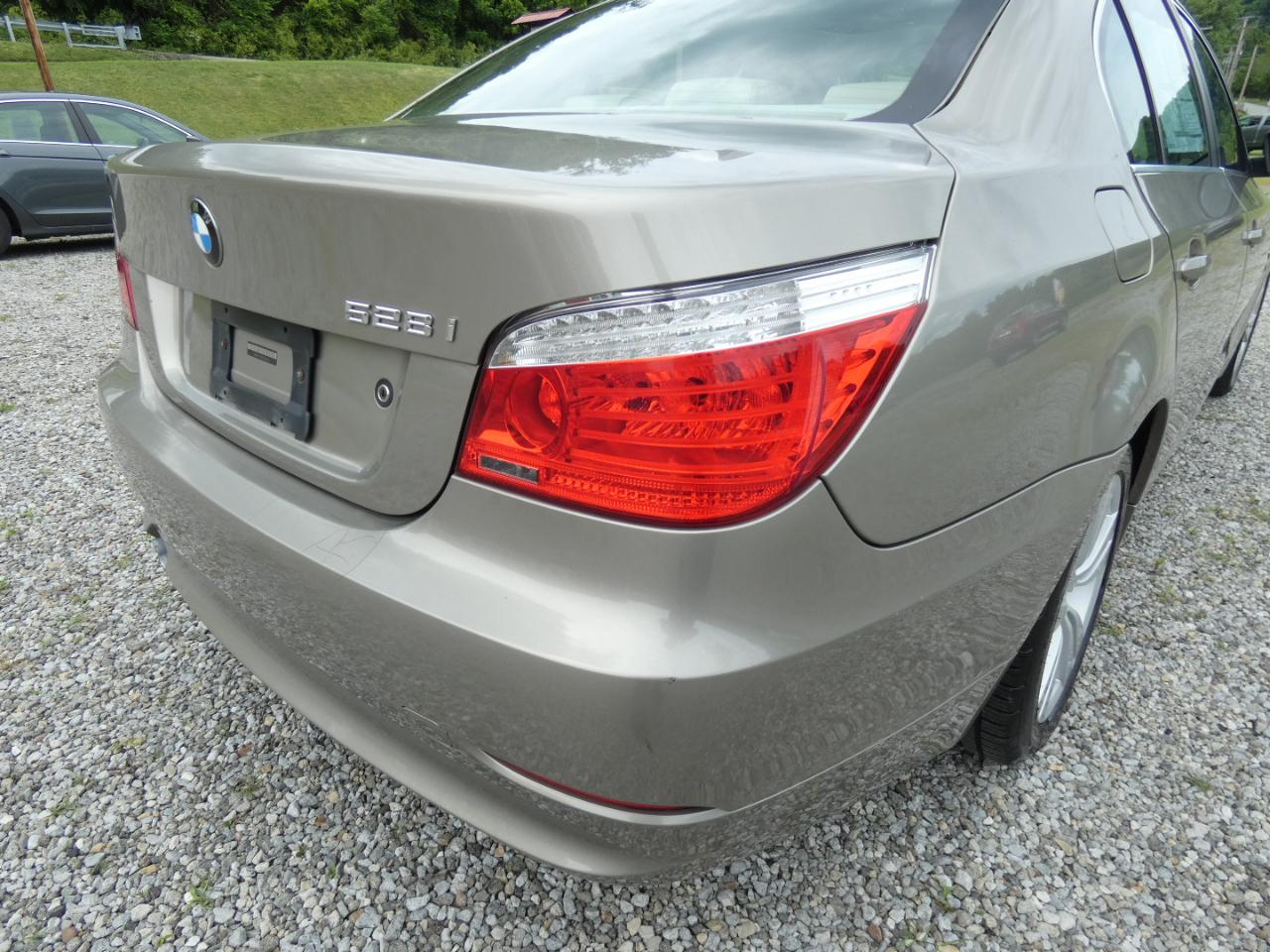 BMW 5-Series 528xi 2009