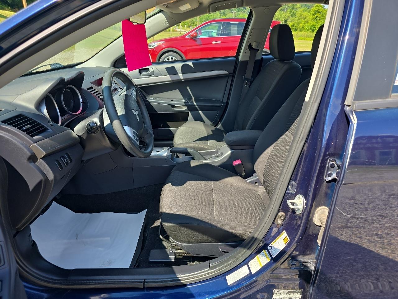 Mitsubishi Lancer ES 2013