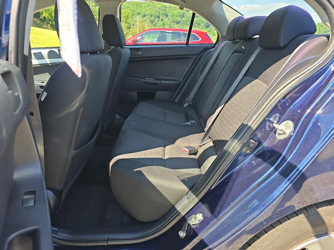 Mitsubishi Lancer ES 2013