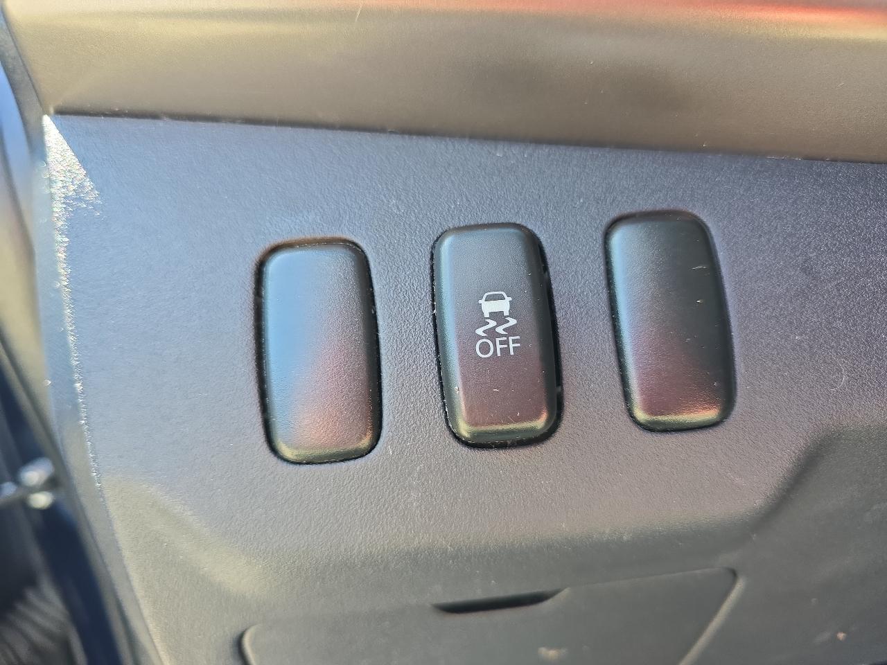 Mitsubishi Lancer ES 2013