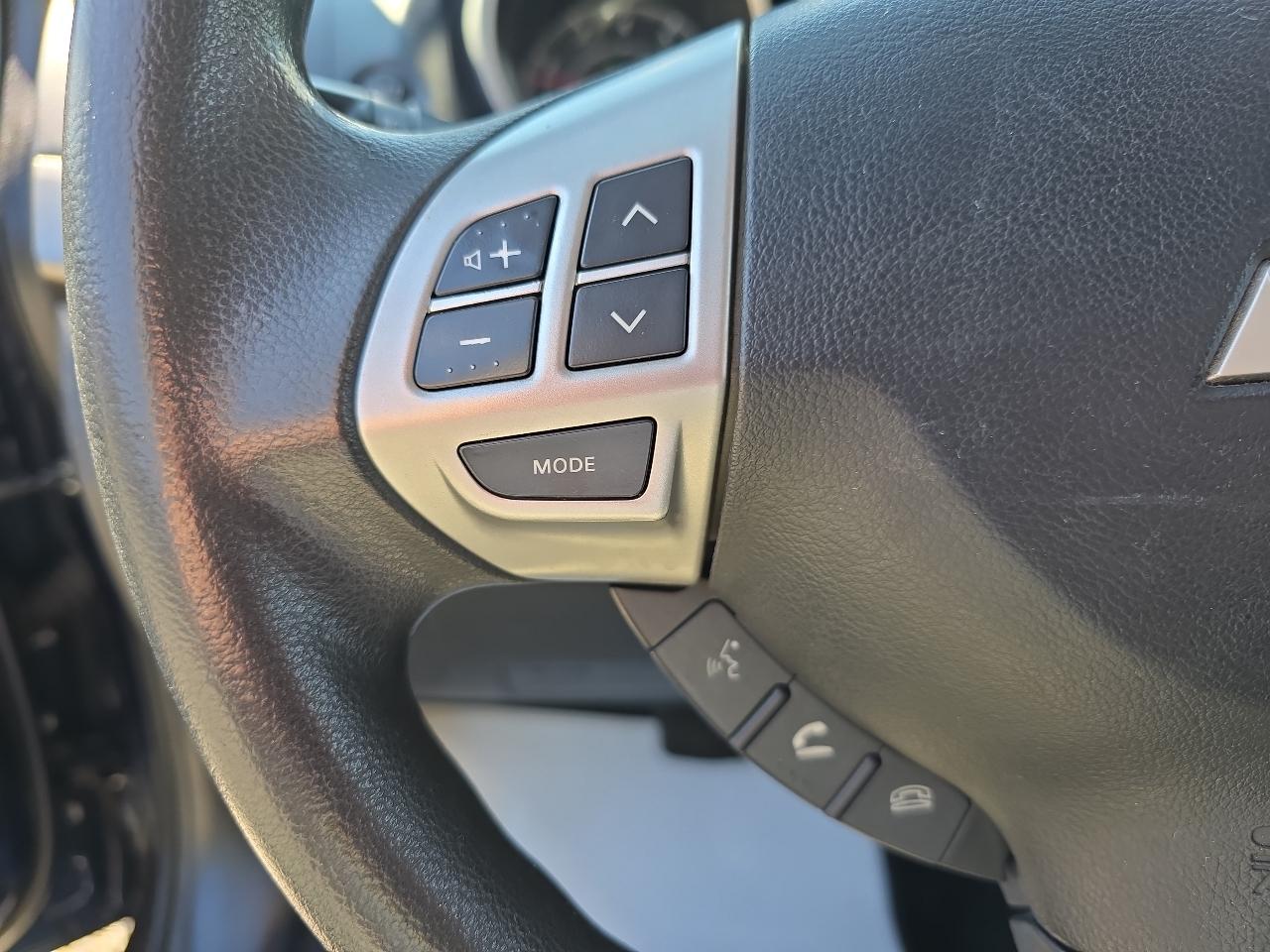 Mitsubishi Lancer ES 2013