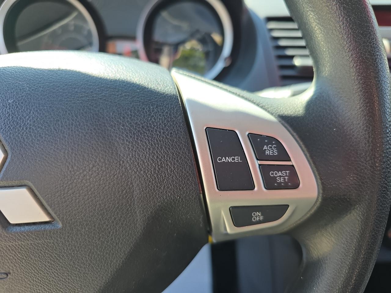 Mitsubishi Lancer ES 2013