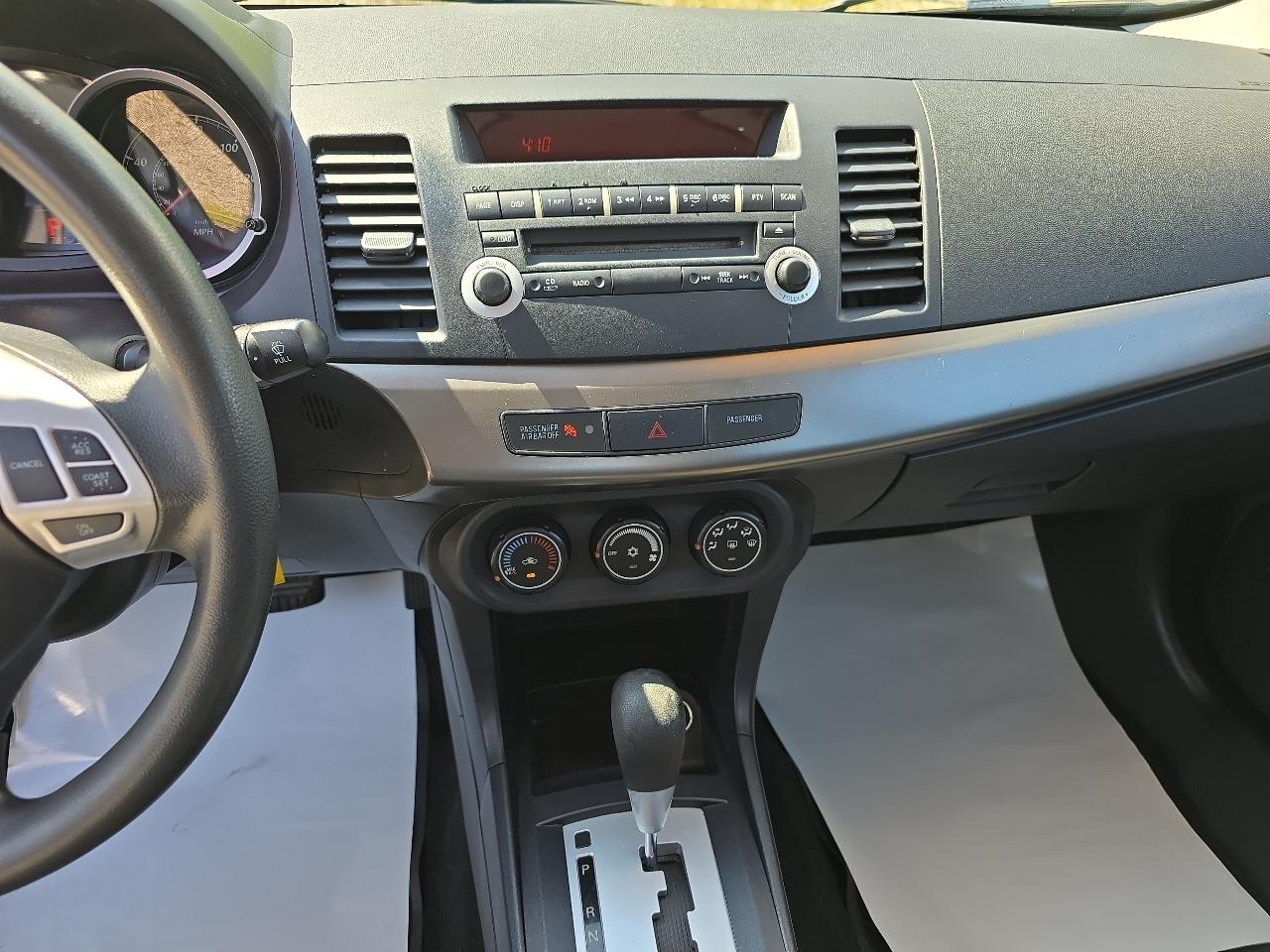 Mitsubishi Lancer ES 2013