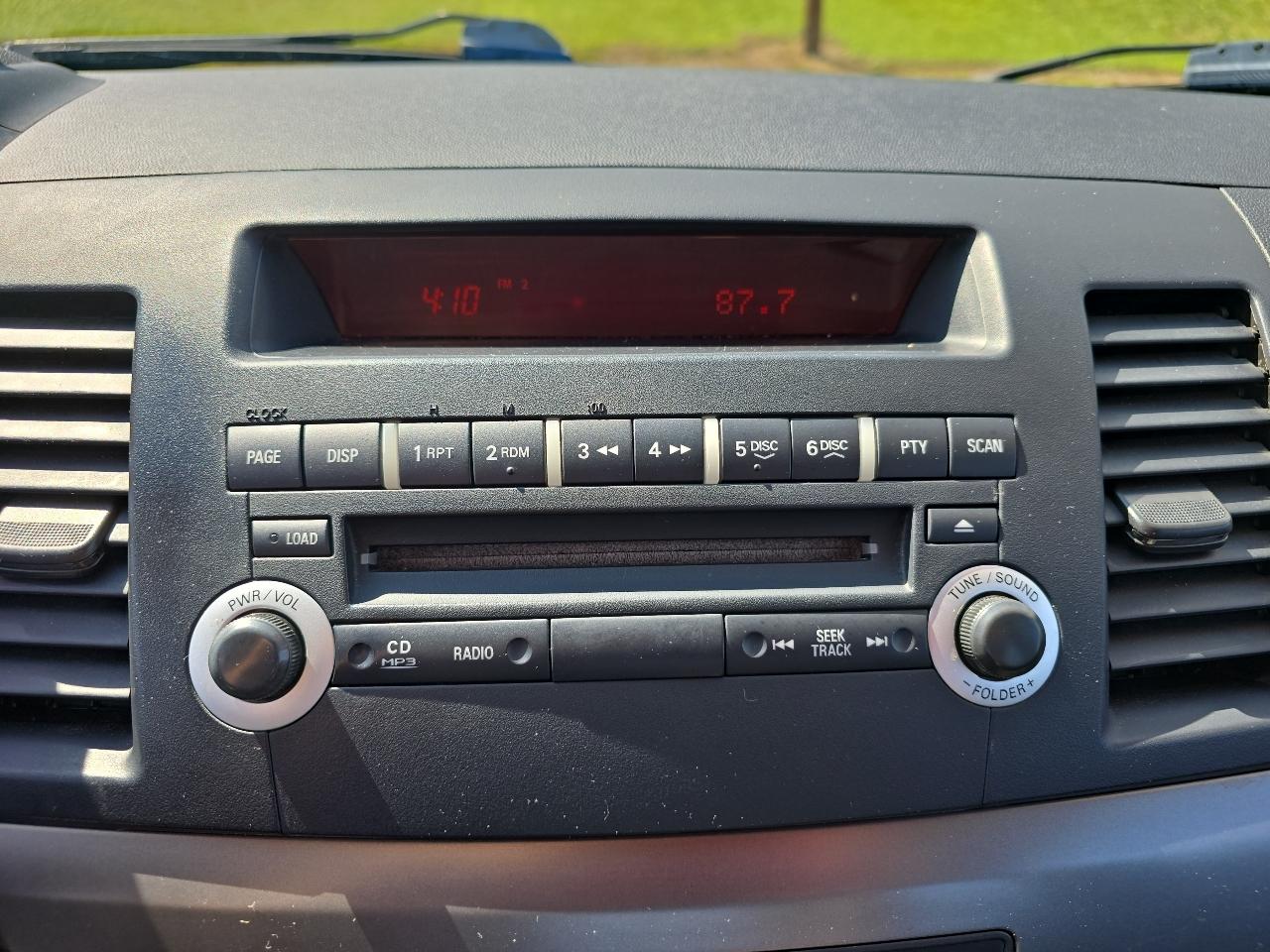 Mitsubishi Lancer ES 2013