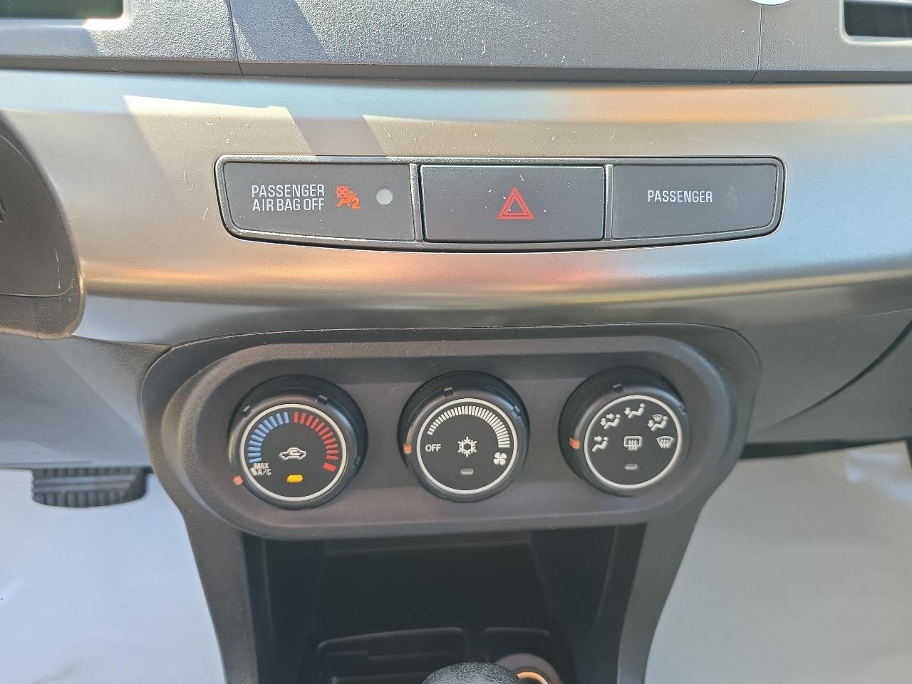 Mitsubishi Lancer ES 2013