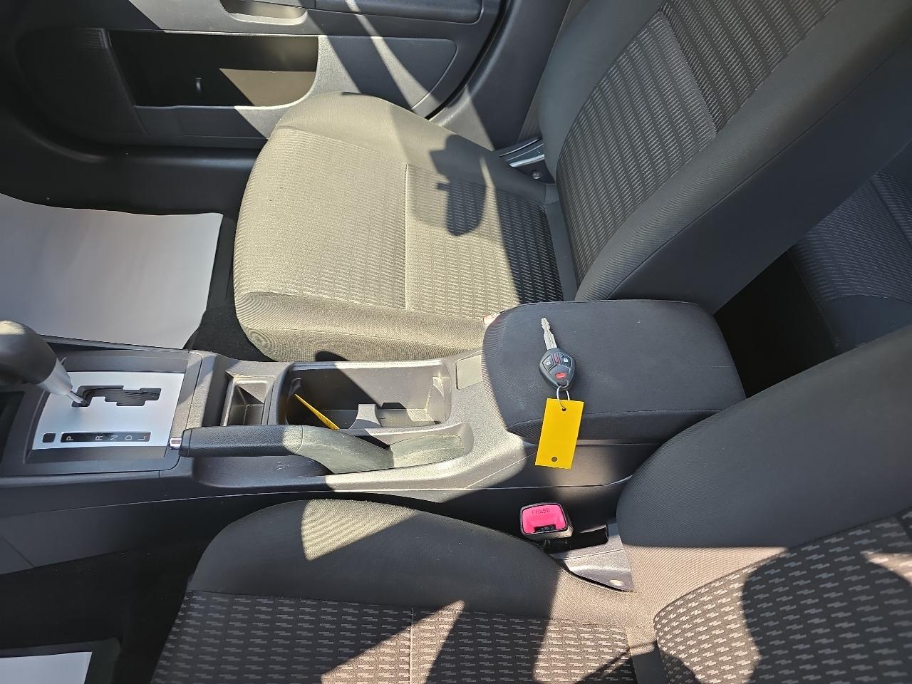 Mitsubishi Lancer ES 2013