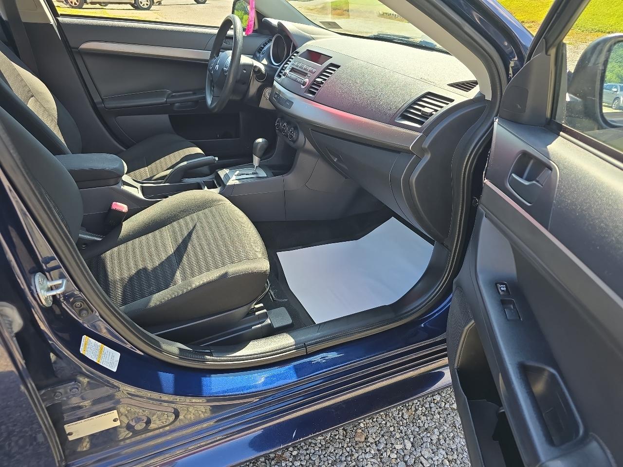 Mitsubishi Lancer ES 2013