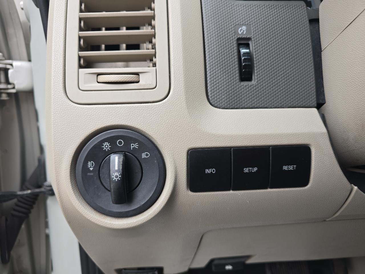 Ford Escape XLT 4WD V6 2009