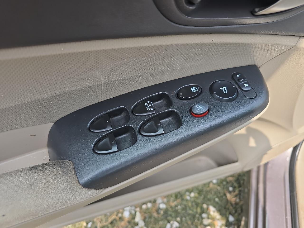 Honda Civic LX Sedan 5-Speed AT 2010