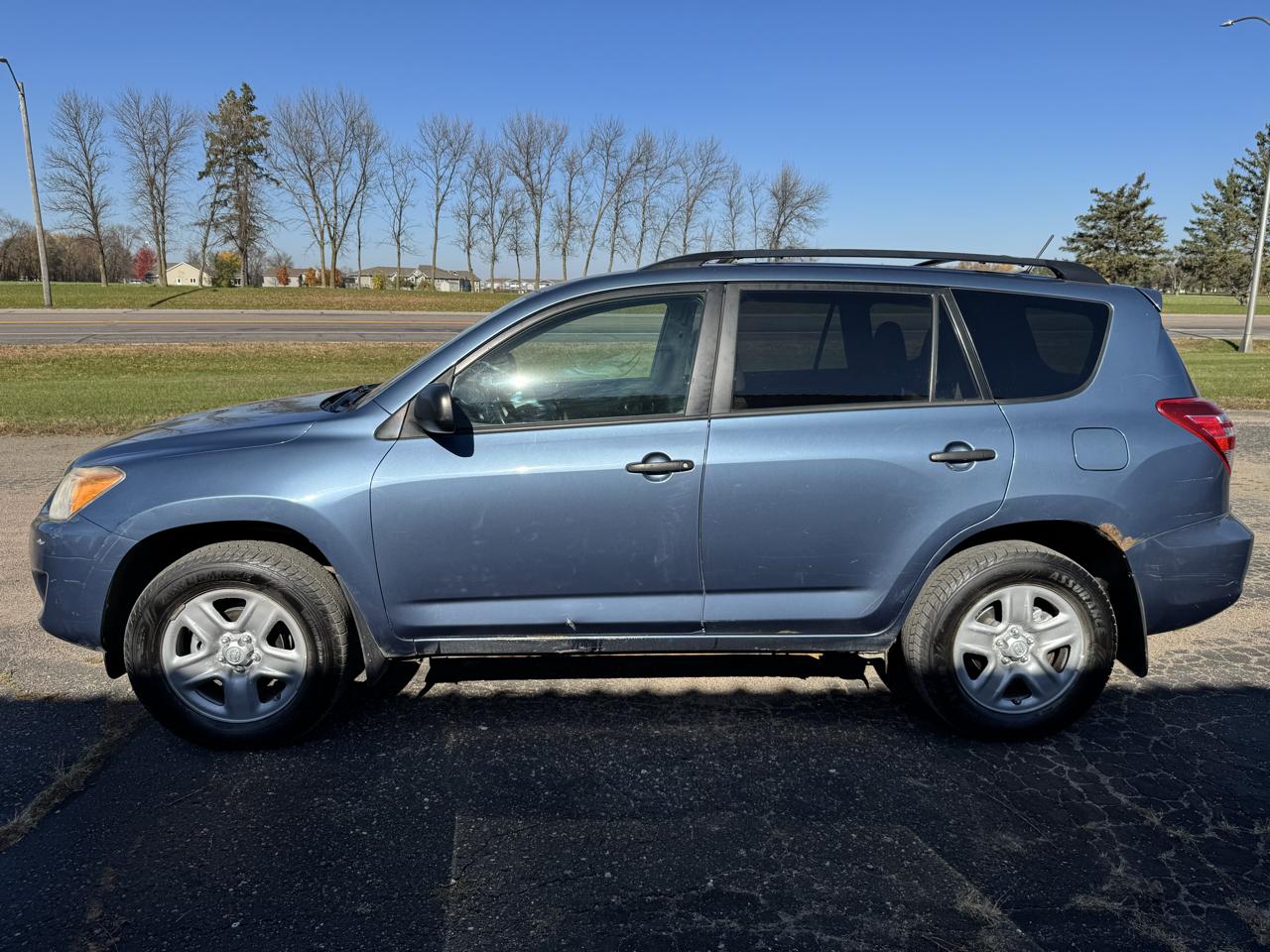 Toyota RAV4 Base I4 4WD 2012