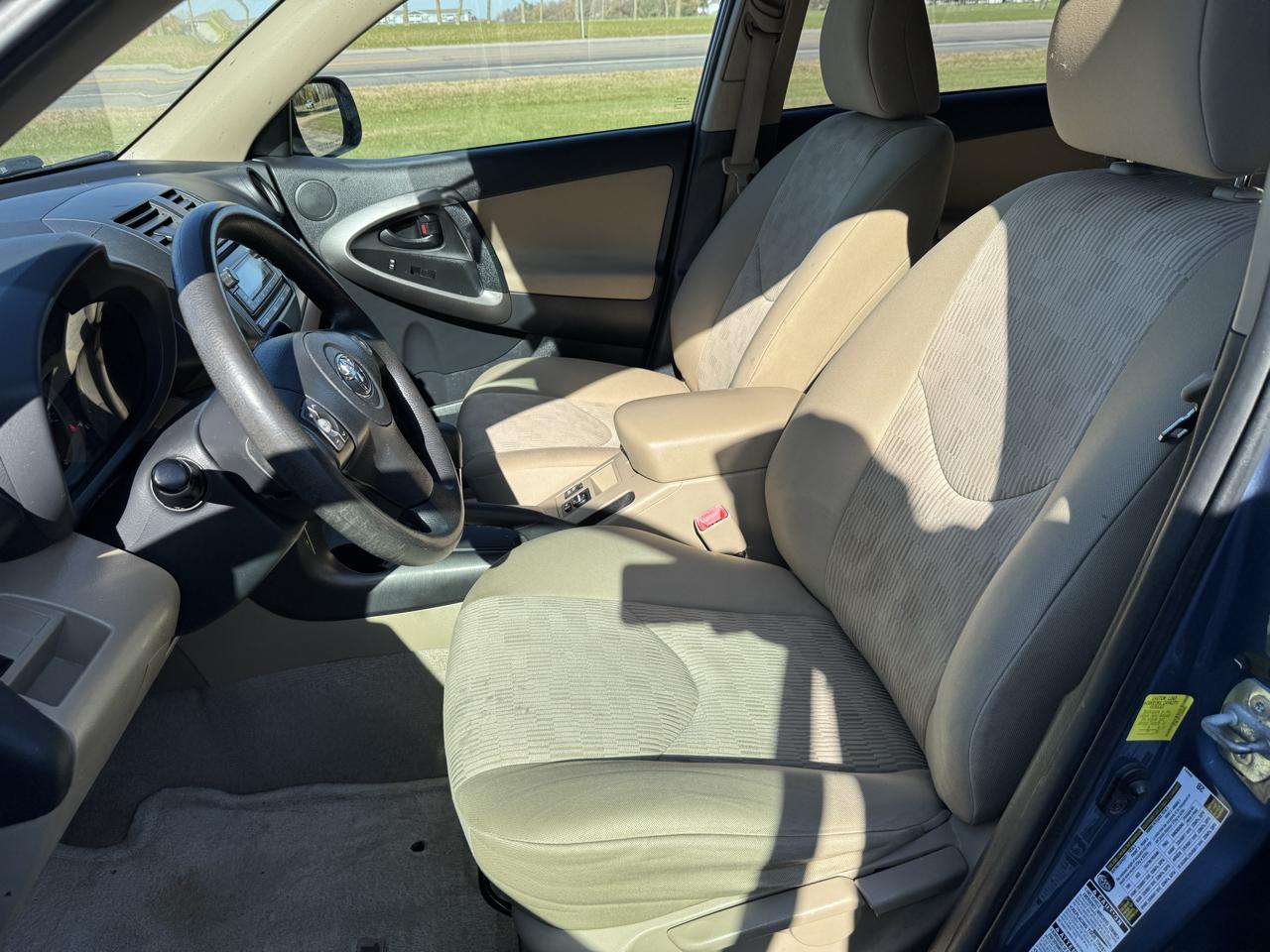 Toyota RAV4 Base I4 4WD 2012