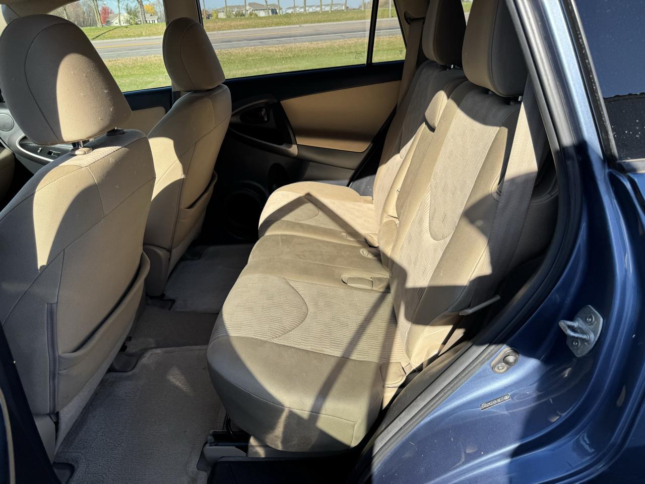 Toyota RAV4 Base I4 4WD 2012