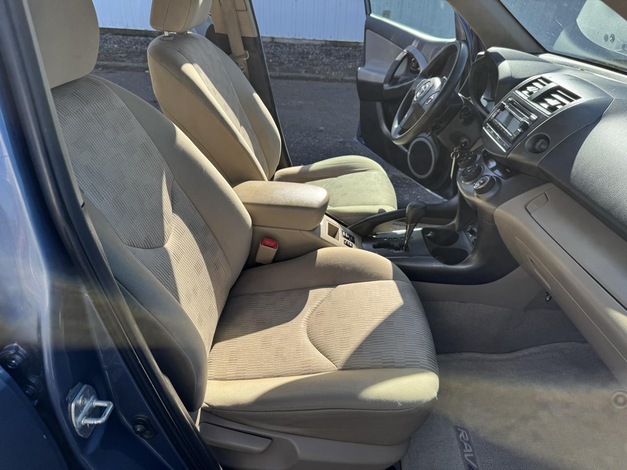 Toyota RAV4 Base I4 4WD 2012