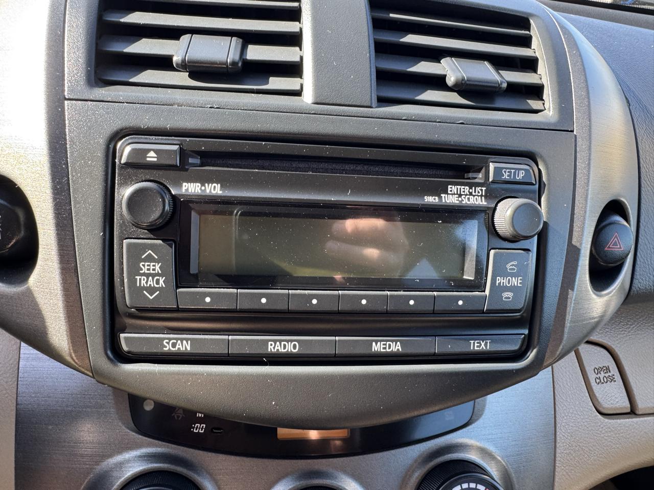 Toyota RAV4 Base I4 4WD 2012