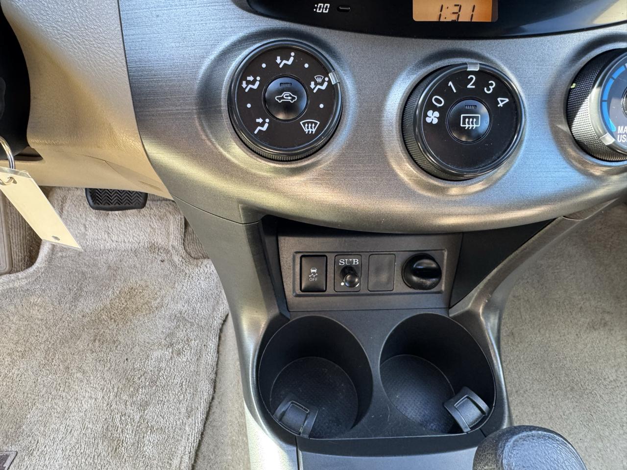 Toyota RAV4 Base I4 4WD 2012