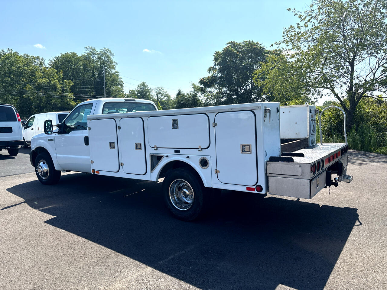 2006 Ford F-350 XL photo 2