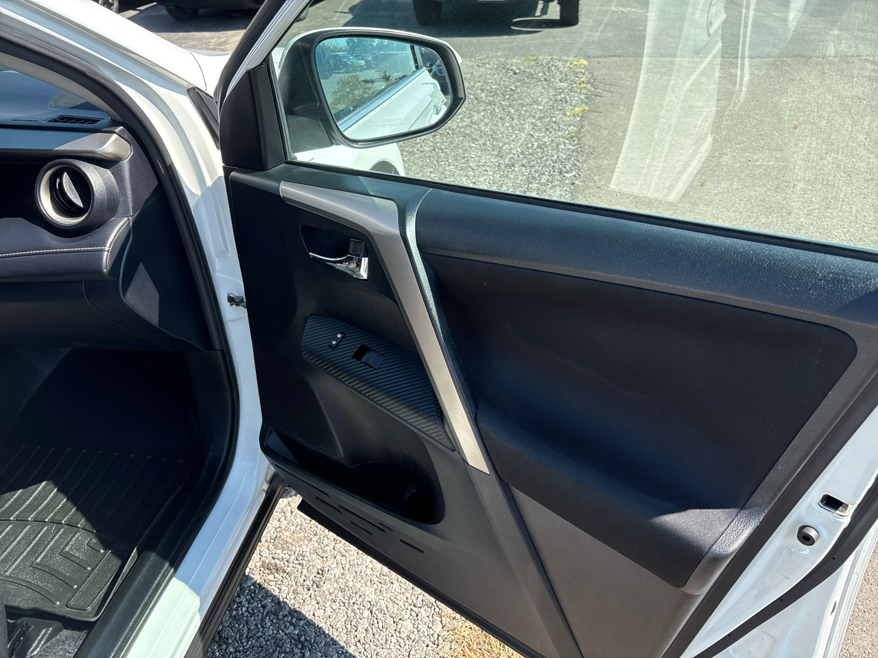 Toyota RAV4 AWD 4dr XLE (Natl) 2015 Toyota RAV4 AWD 4dr XLE (Natl) 2015