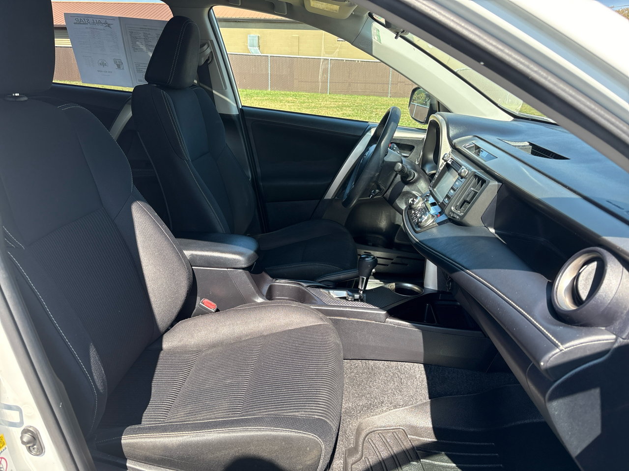 Toyota RAV4 AWD 4dr XLE (Natl) 2015 Toyota RAV4 AWD 4dr XLE (Natl) 2015