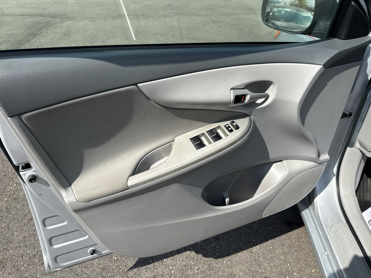 2010 Toyota Corolla photo 4