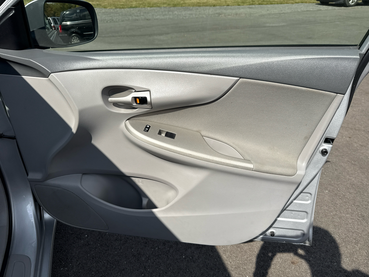 Toyota Corolla 4dr Sdn Man (Natl) 2010 Toyota Corolla 4dr Sdn Man (Natl) 2010