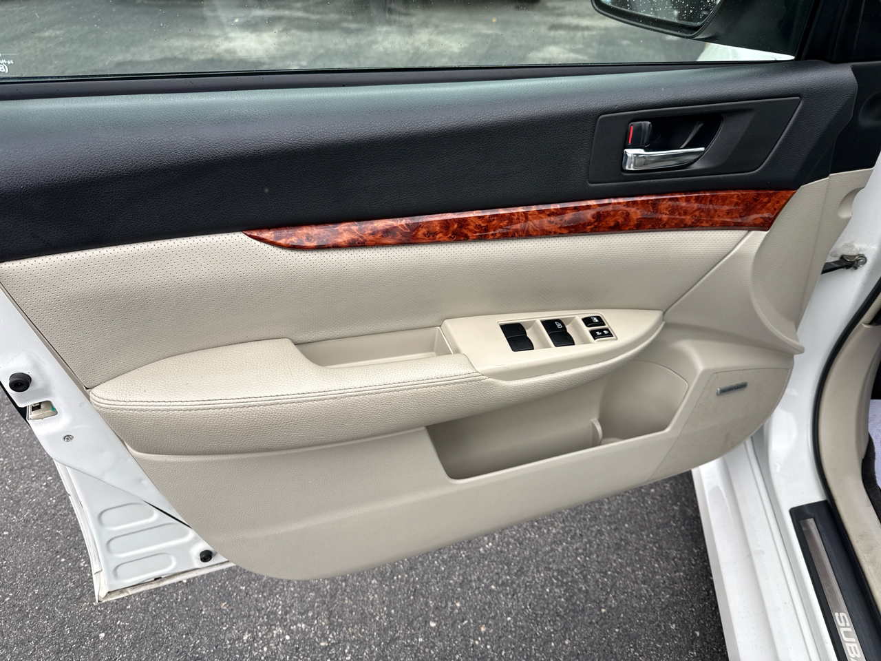 Subaru Legacy 4dr Sdn H4 Auto 2.5i Limited Moon 2010 Subaru Legacy 4dr Sdn H4 Auto 2.5i Limited Moon 2010