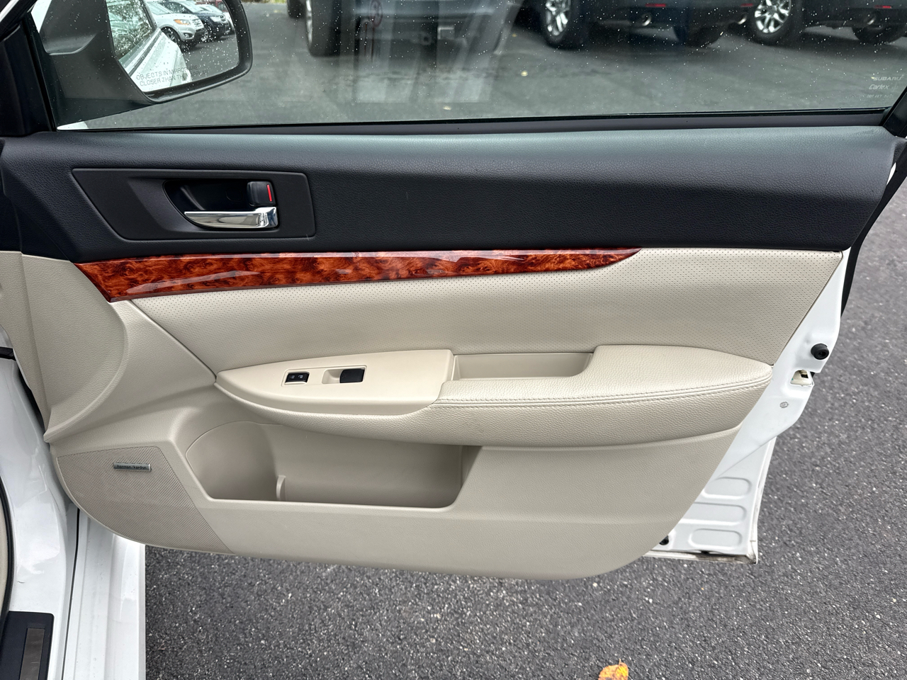 Subaru Legacy 4dr Sdn H4 Auto 2.5i Limited Moon 2010 Subaru Legacy 4dr Sdn H4 Auto 2.5i Limited Moon 2010