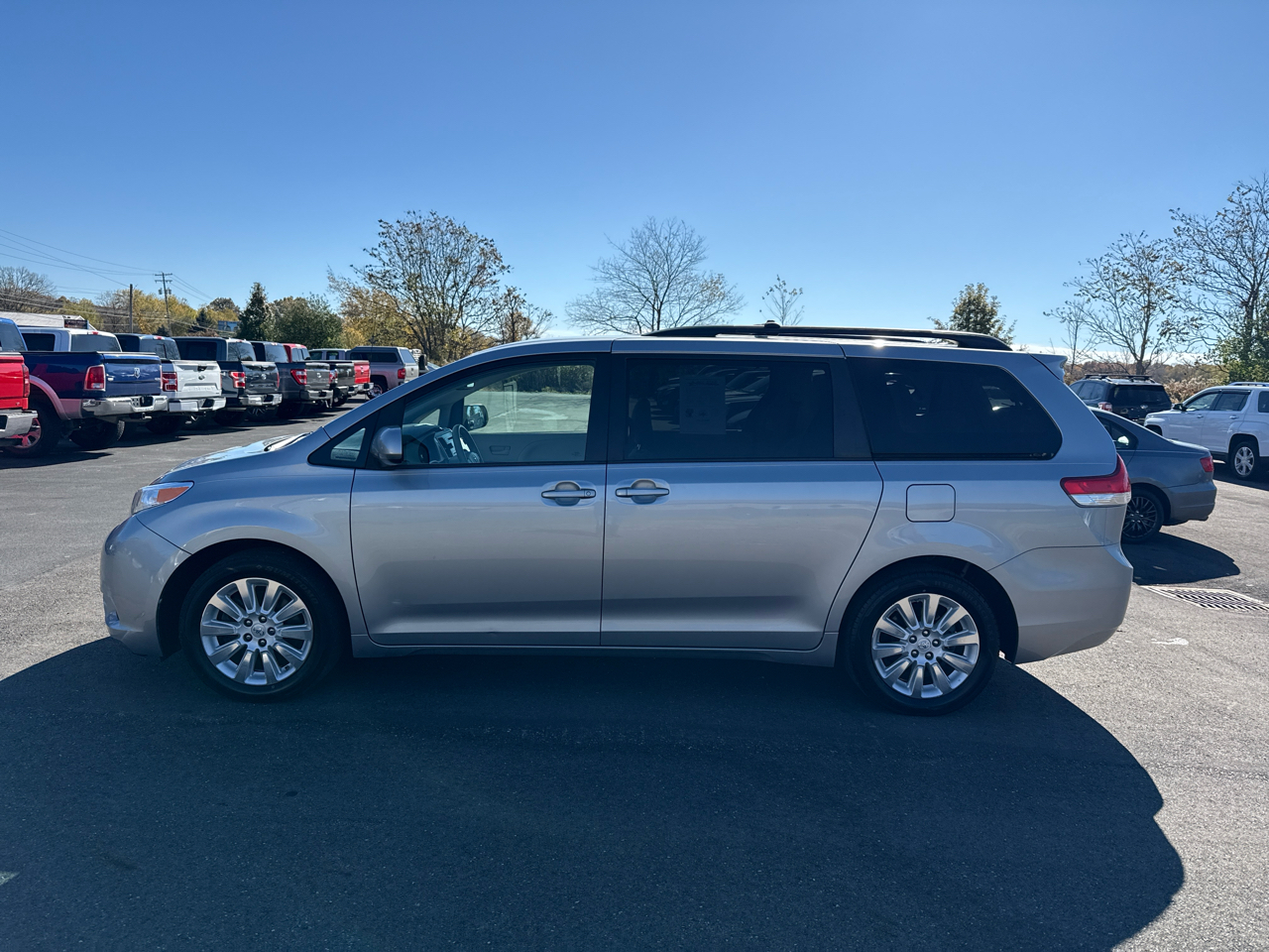Toyota Sienna 5dr 7-Pass Van V6 LE AWD (Natl) 2014 Toyota Sienna 5dr 7-Pass Van V6 LE AWD (Natl) 2014