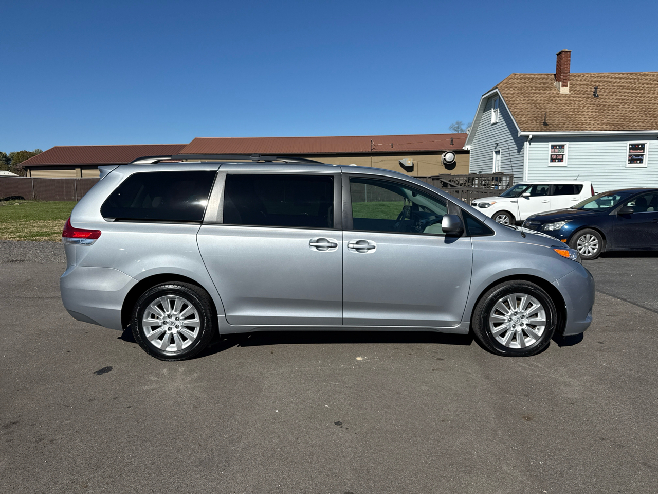 Toyota Sienna 5dr 7-Pass Van V6 LE AWD (Natl) 2014 Toyota Sienna 5dr 7-Pass Van V6 LE AWD (Natl) 2014