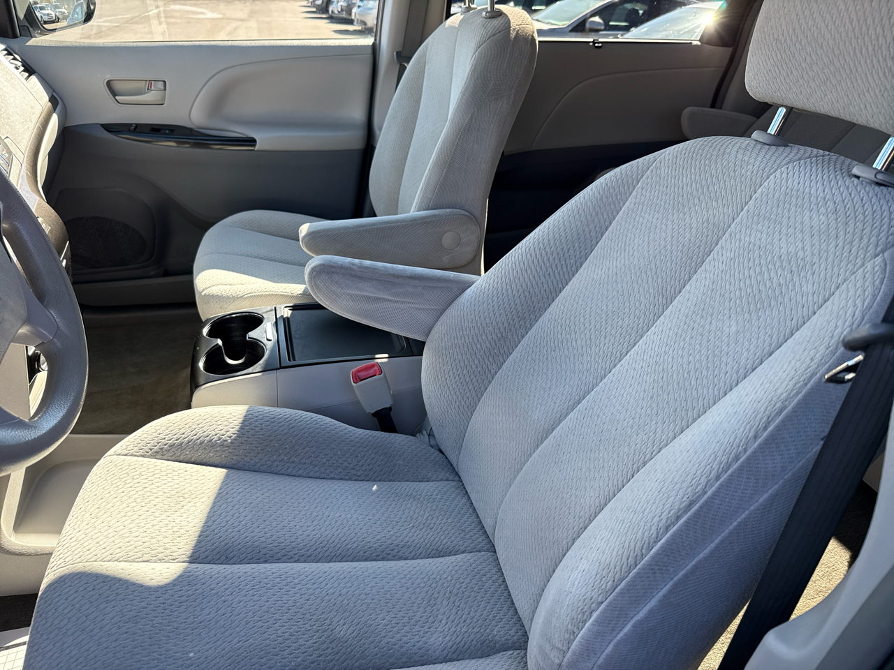 Toyota Sienna 5dr 7-Pass Van V6 LE AWD (Natl) 2014 Toyota Sienna 5dr 7-Pass Van V6 LE AWD (Natl) 2014