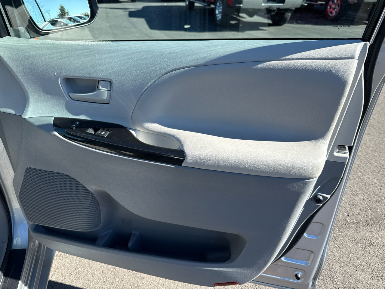 Toyota Sienna 5dr 7-Pass Van V6 LE AWD (Natl) 2014 Toyota Sienna 5dr 7-Pass Van V6 LE AWD (Natl) 2014