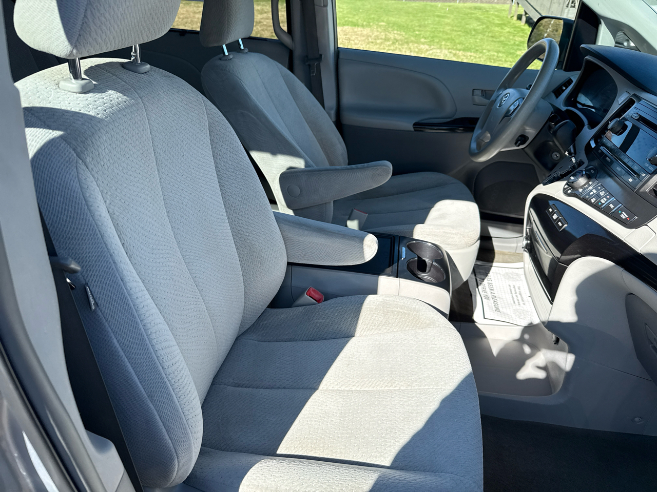 Toyota Sienna 5dr 7-Pass Van V6 LE AWD (Natl) 2014 Toyota Sienna 5dr 7-Pass Van V6 LE AWD (Natl) 2014