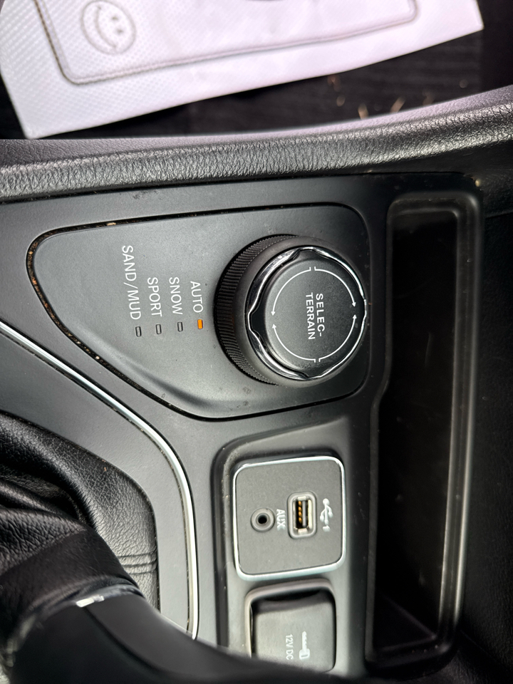 Jeep Cherokee Latitude Plus 4x4 2020 Jeep Cherokee Latitude Plus 4x4 2020