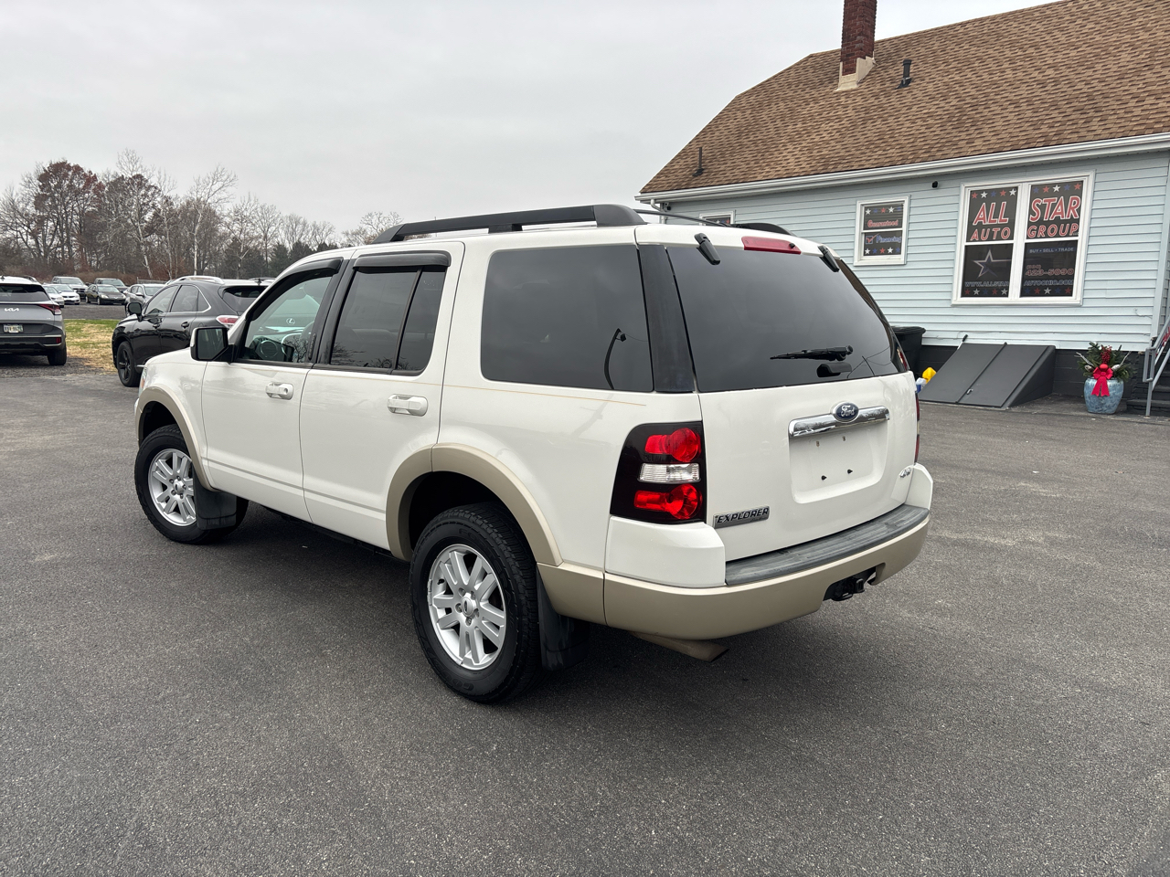 2010 Ford Explorer Eddie Bauer photo 4