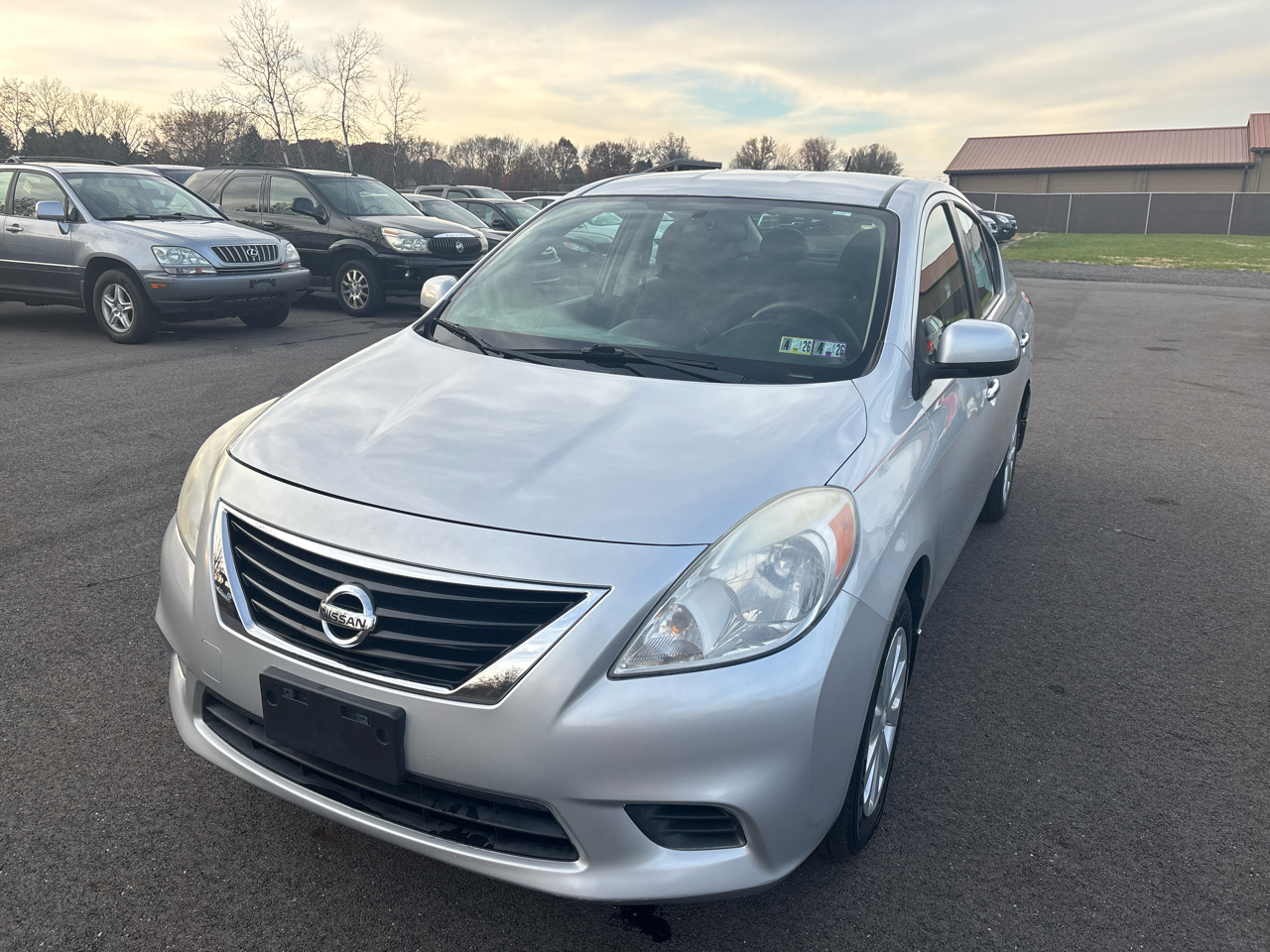 2012 Nissan Versa 1.6 SV photo 2