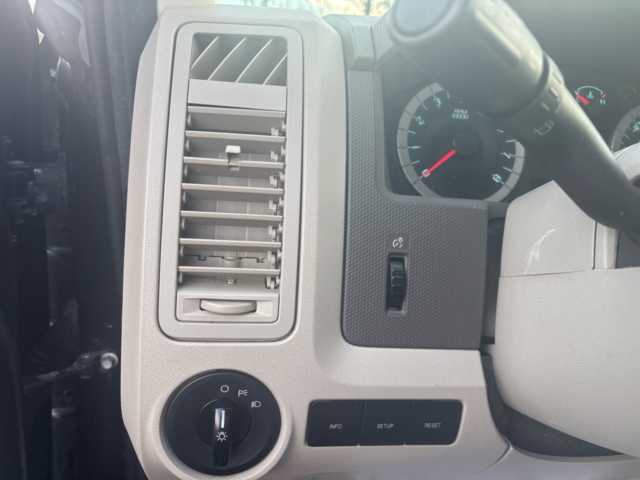 Ford Escape FWD 4dr XLS 2011