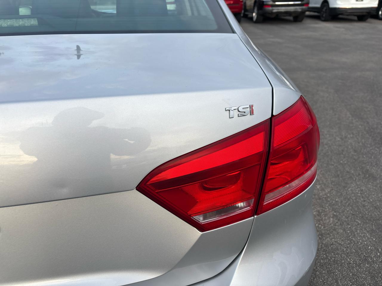 Volkswagen Passat 4dr Sdn 1.8T Auto Wolfsburg Ed PZEV 2014