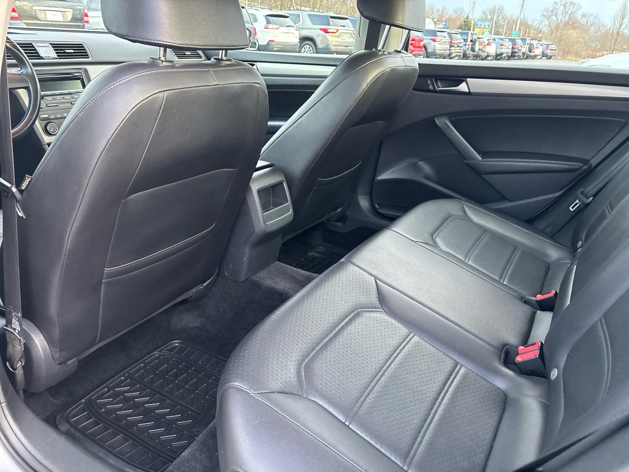 Volkswagen Passat 4dr Sdn 1.8T Auto Wolfsburg Ed PZEV 2014