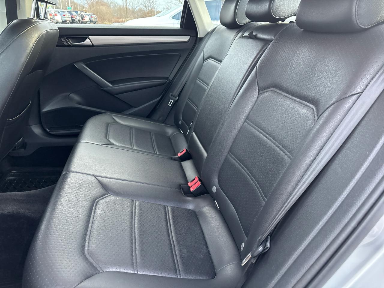 Volkswagen Passat 4dr Sdn 1.8T Auto Wolfsburg Ed PZEV 2014