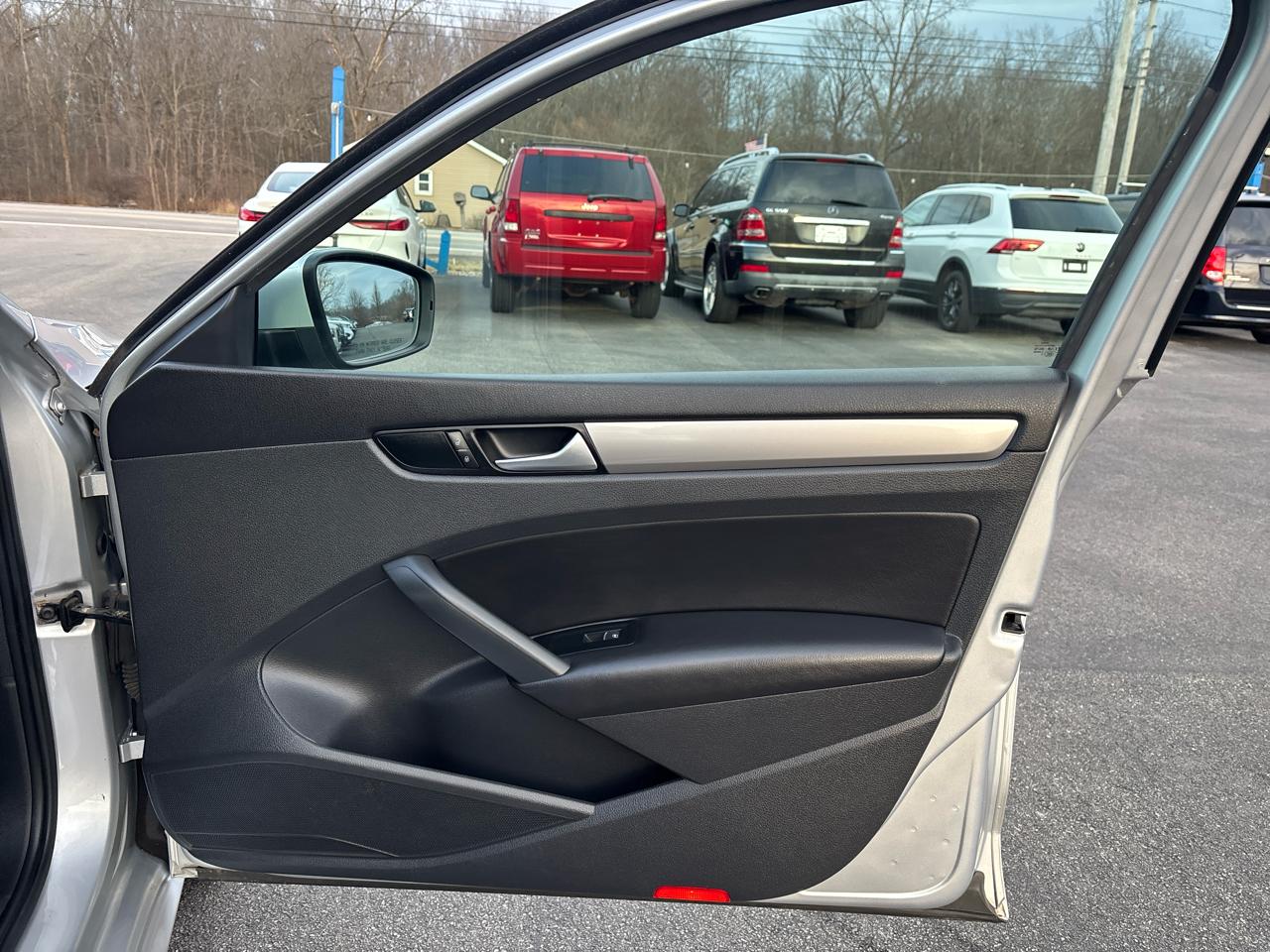 Volkswagen Passat 4dr Sdn 1.8T Auto Wolfsburg Ed PZEV 2014