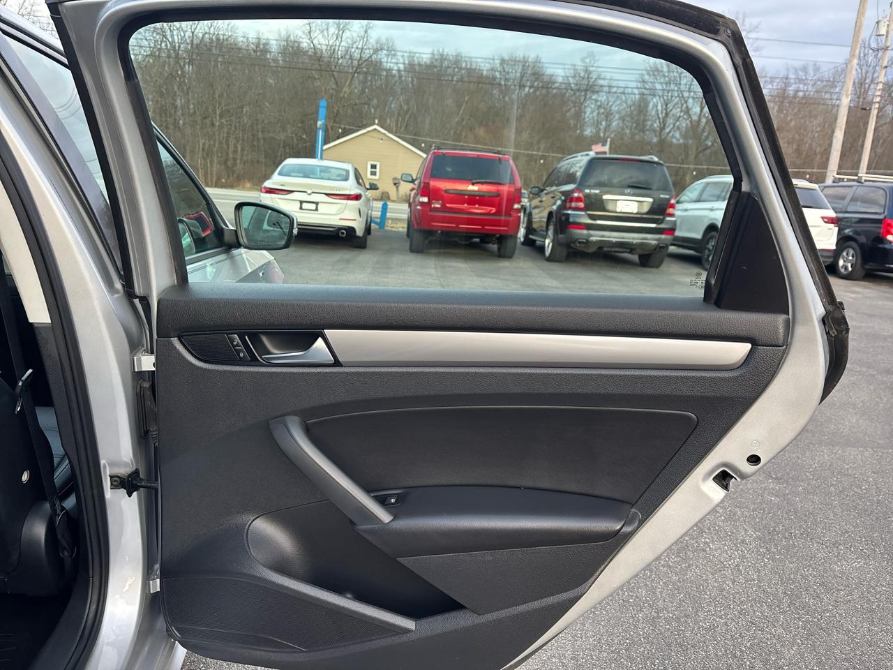 Volkswagen Passat 4dr Sdn 1.8T Auto Wolfsburg Ed PZEV 2014