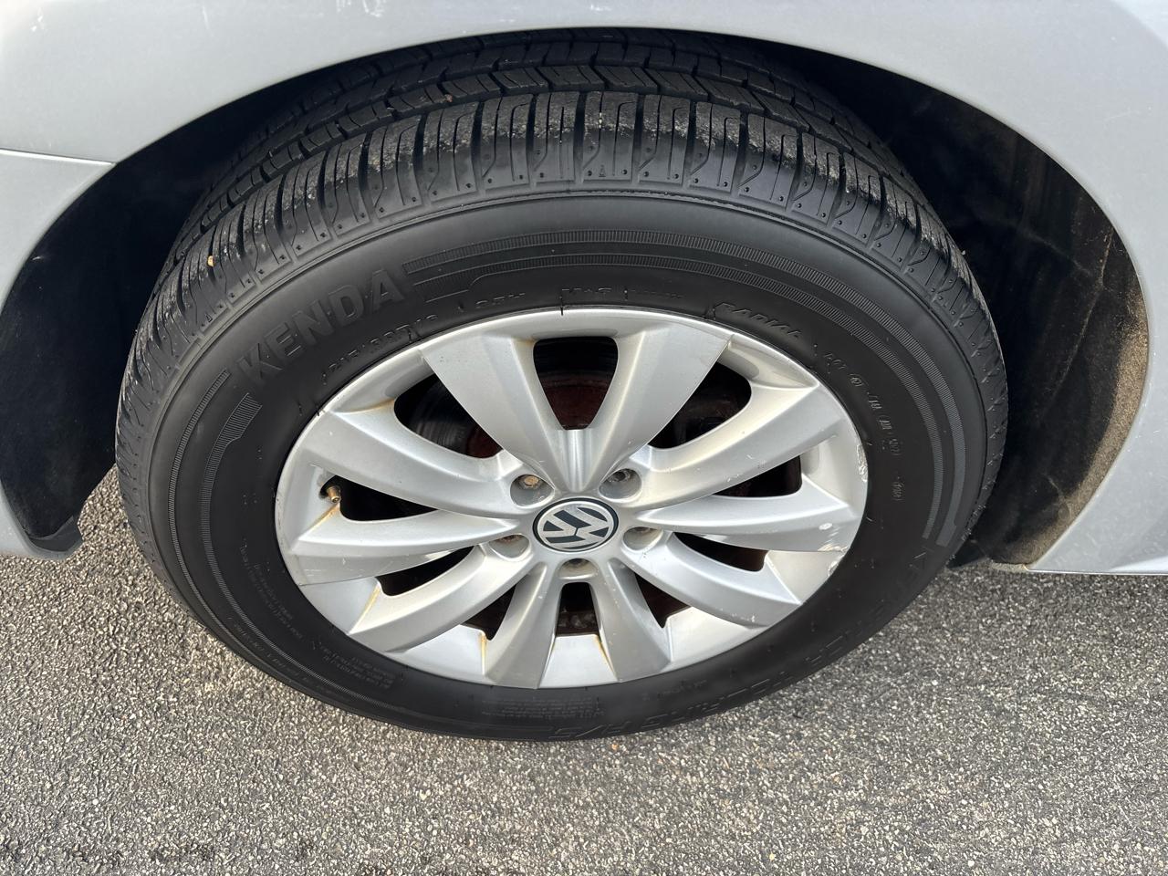 Volkswagen Passat 4dr Sdn 1.8T Auto Wolfsburg Ed PZEV 2014