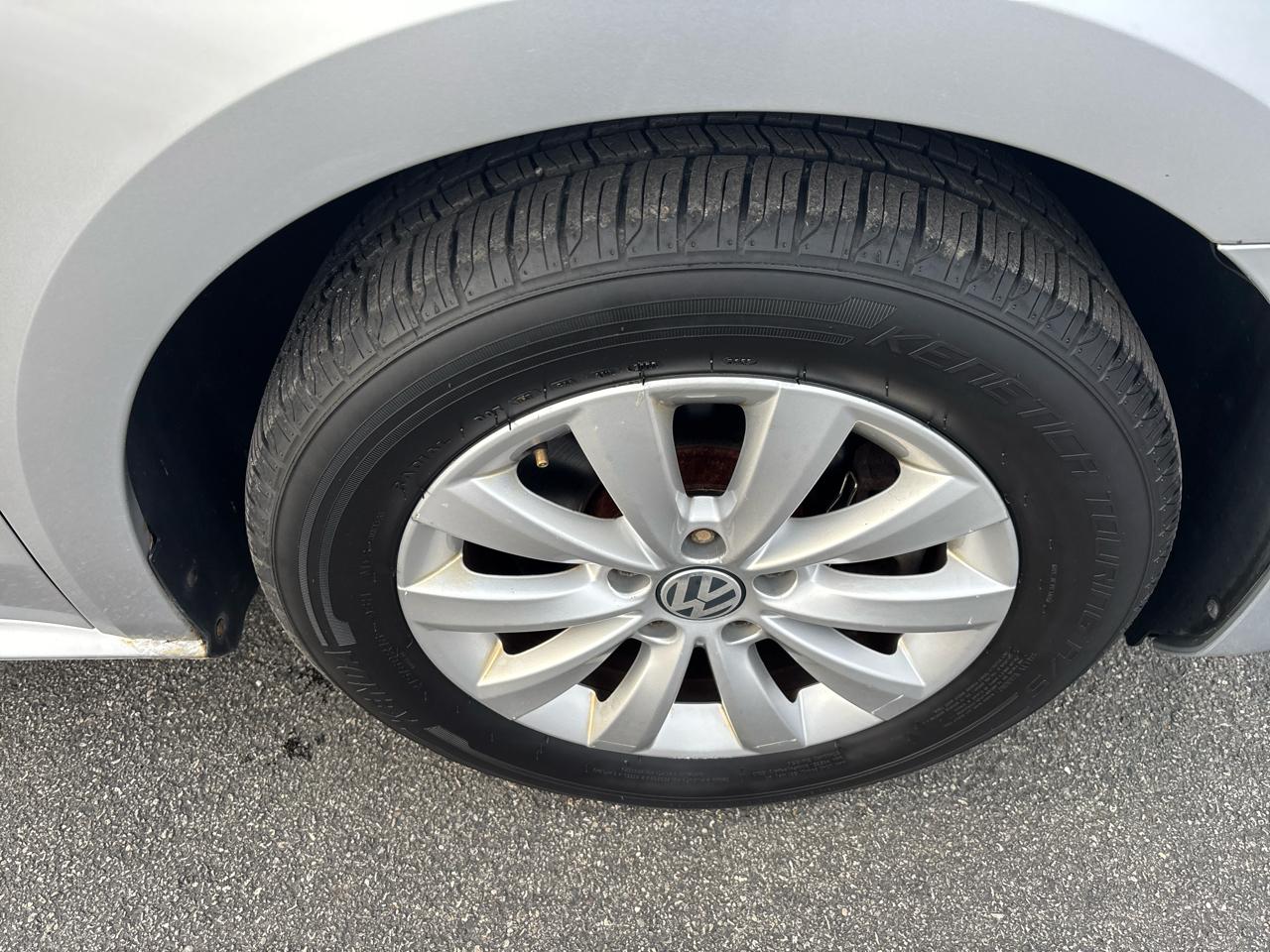 Volkswagen Passat 4dr Sdn 1.8T Auto Wolfsburg Ed PZEV 2014