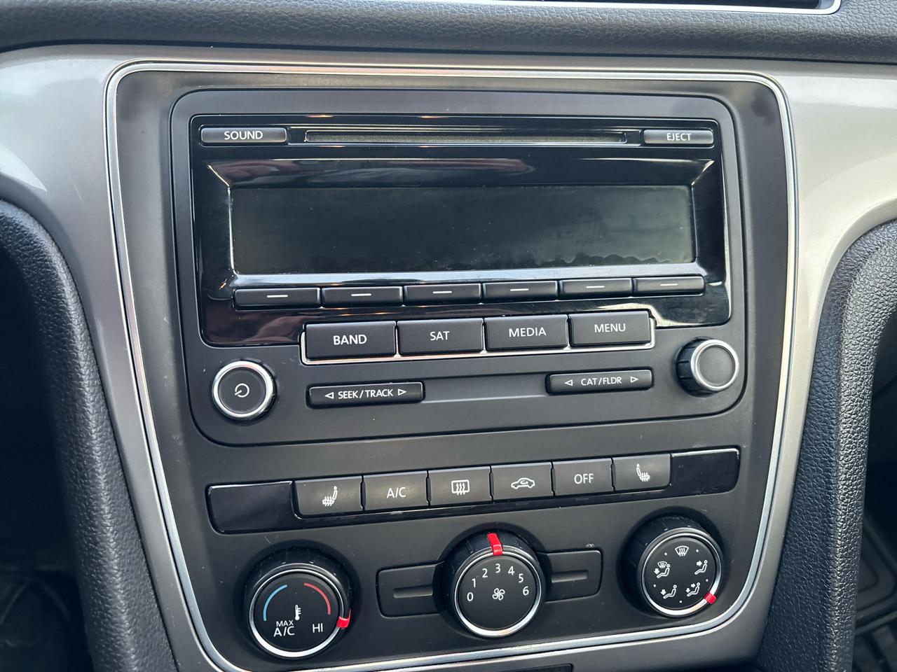 Volkswagen Passat 4dr Sdn 1.8T Auto Wolfsburg Ed PZEV 2014