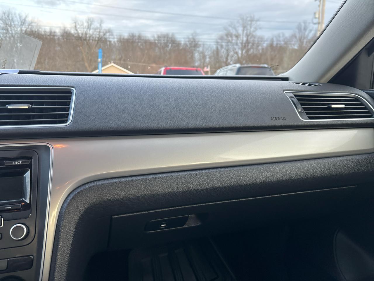 Volkswagen Passat 4dr Sdn 1.8T Auto Wolfsburg Ed PZEV 2014