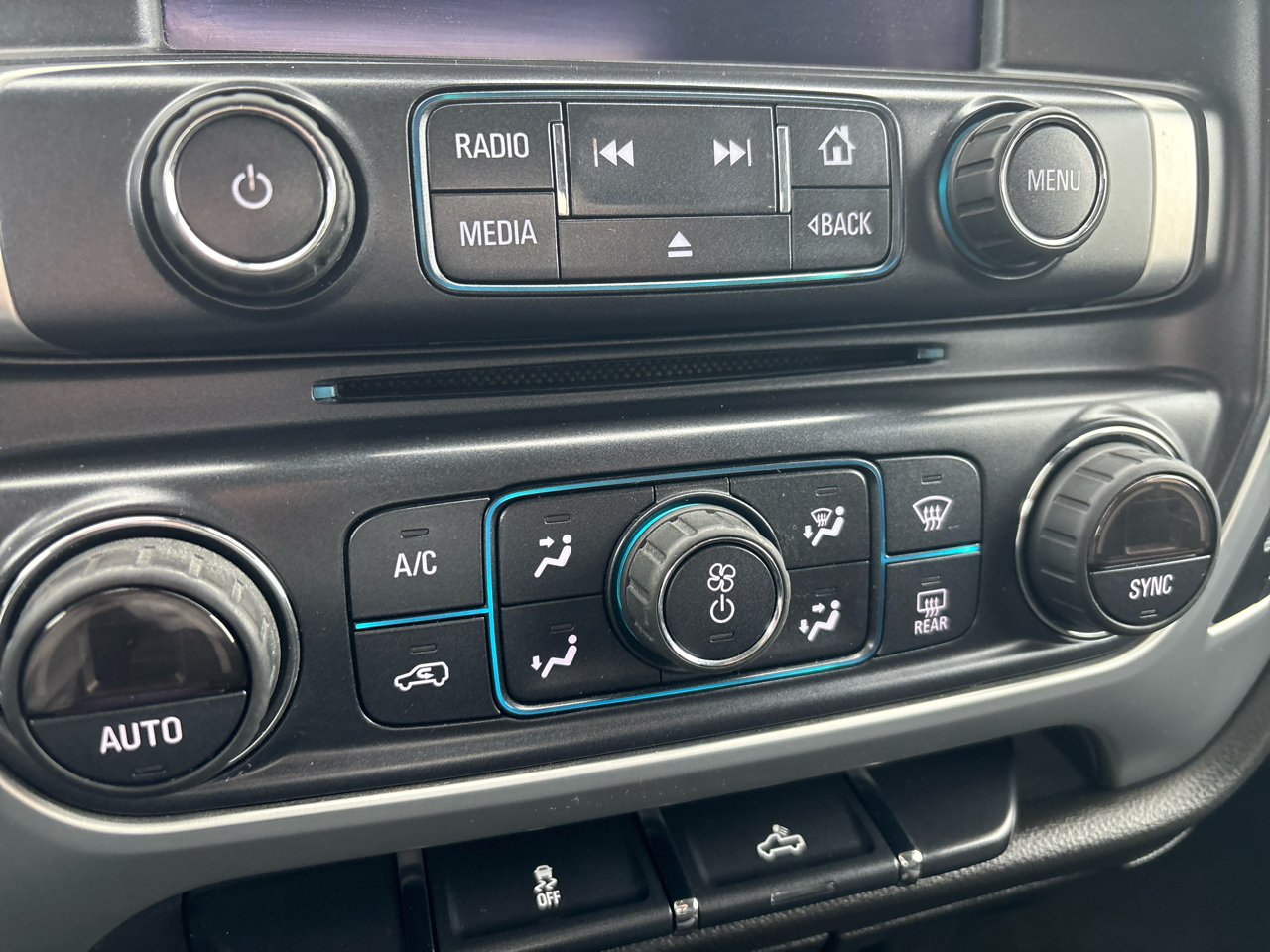 GMC Sierra 1500 4WD Double Cab 143.5" SLE 2017